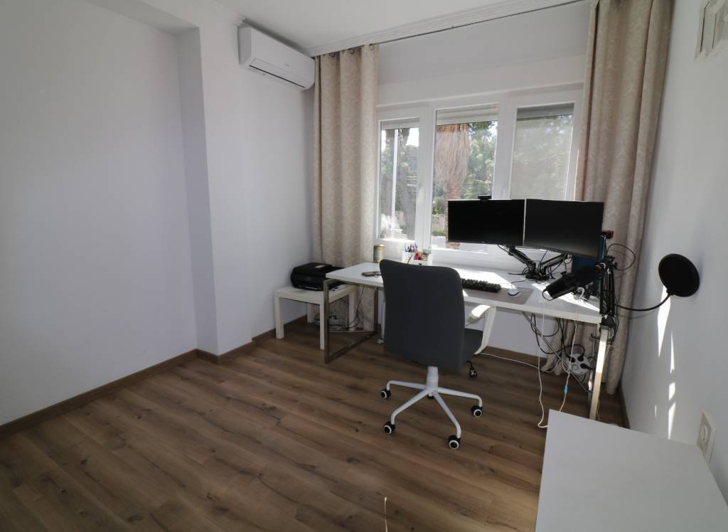 Resale - Villa - Petrer