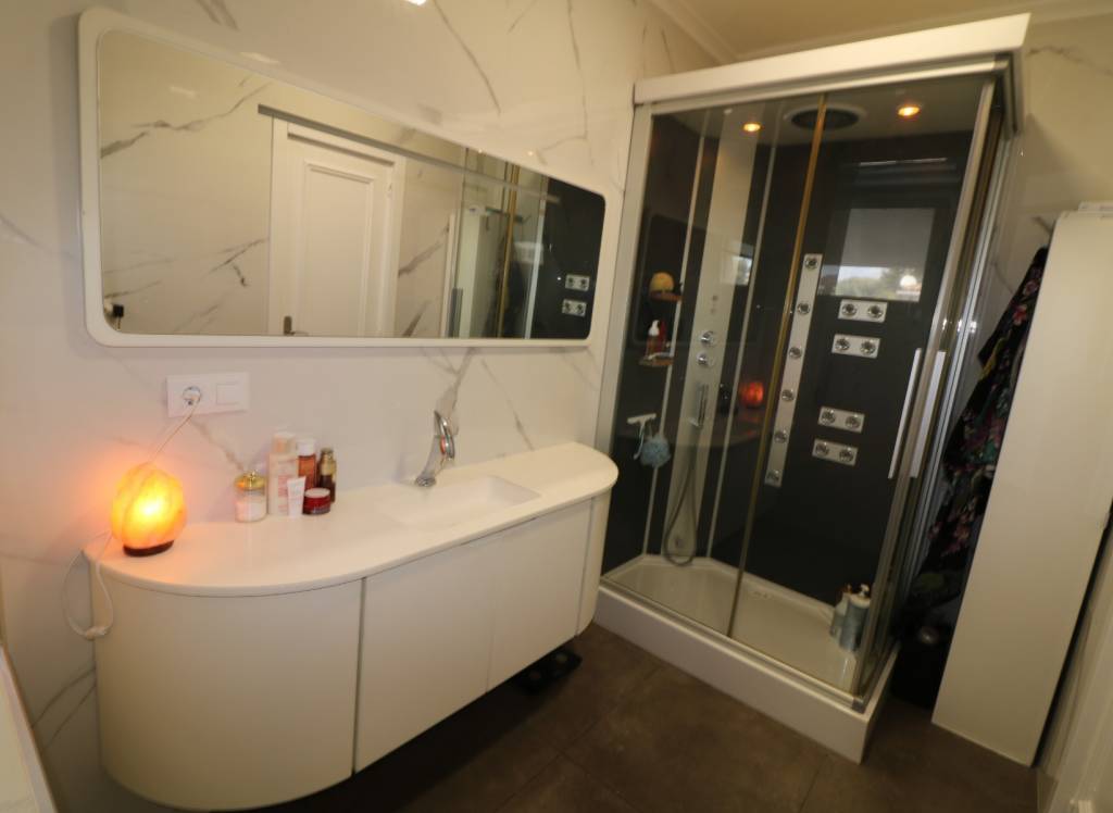 Resale - Villa - Petrer