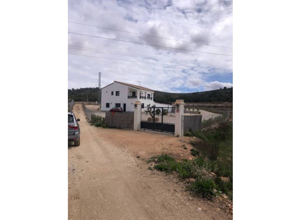 Resale - Villa - Pinoso - Rural location