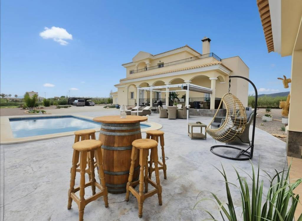 Resale - Villa - Pinoso - Rural location