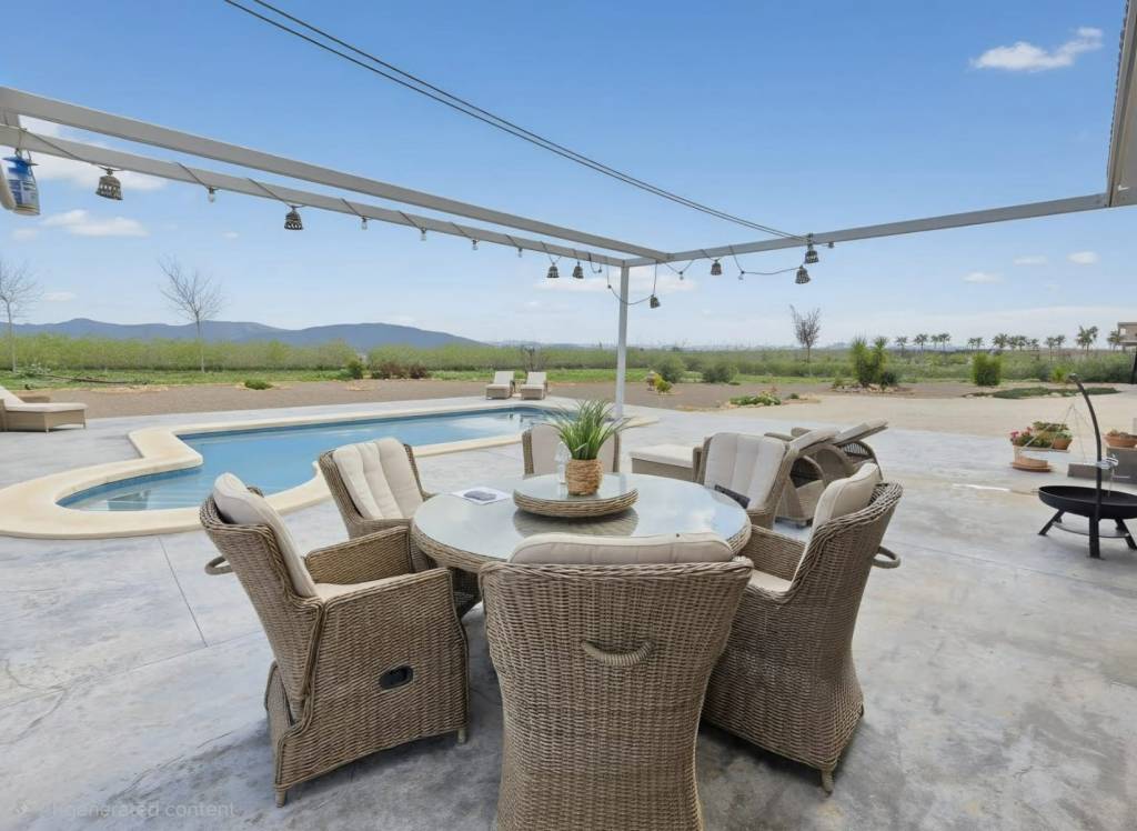 Resale - Villa - Pinoso - Rural location