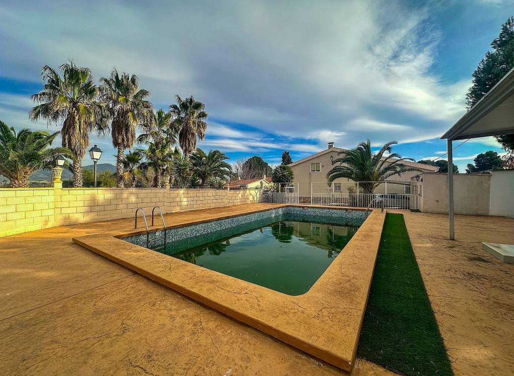 Resale - Villa - Sax