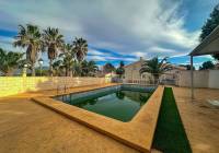 Resale - Villa - Sax