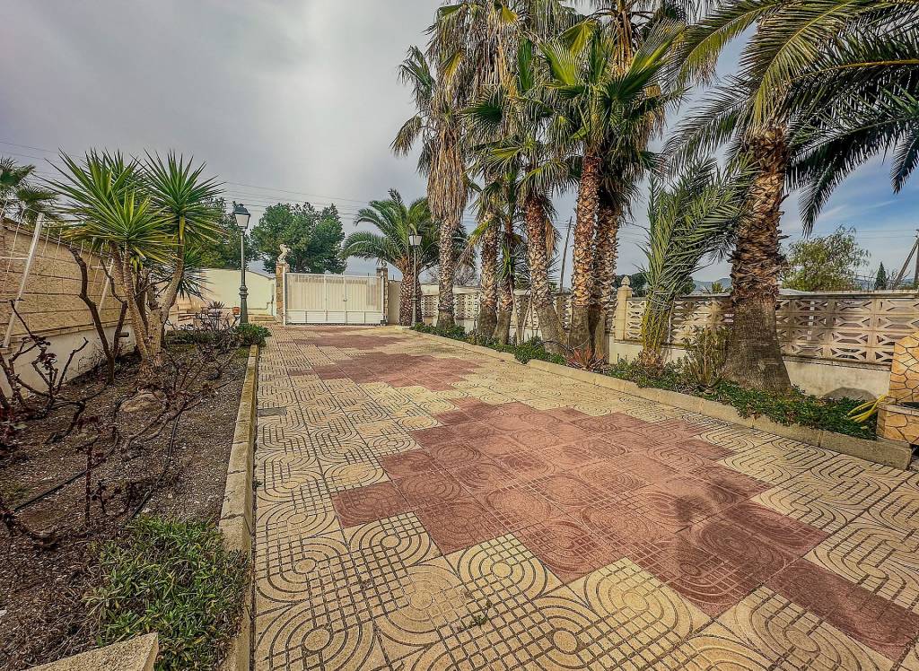 Resale - Villa - Sax