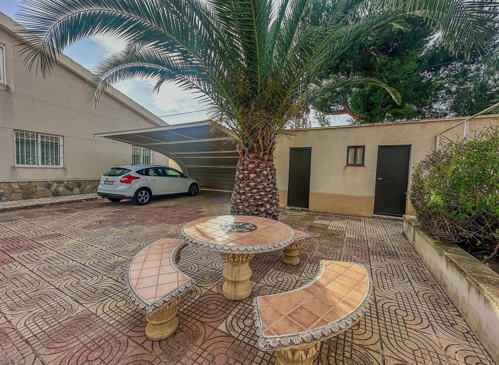 Resale - Villa - Sax