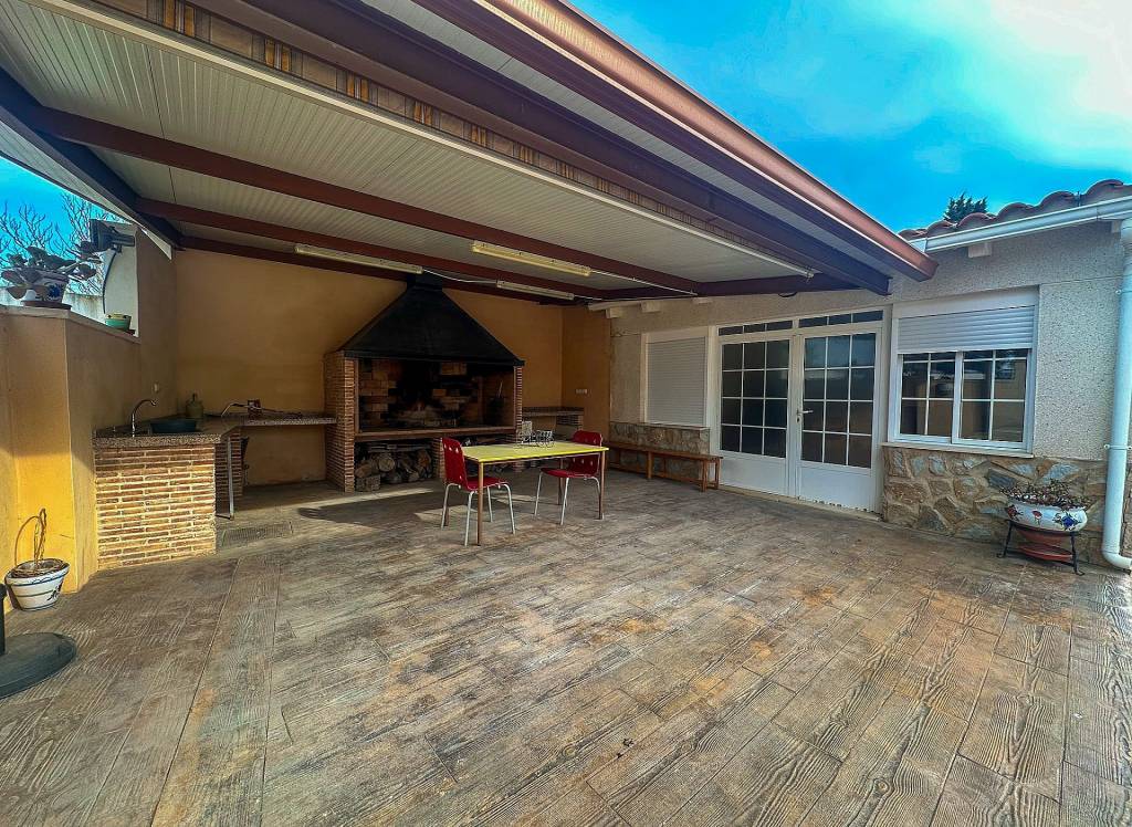 Resale - Villa - Sax