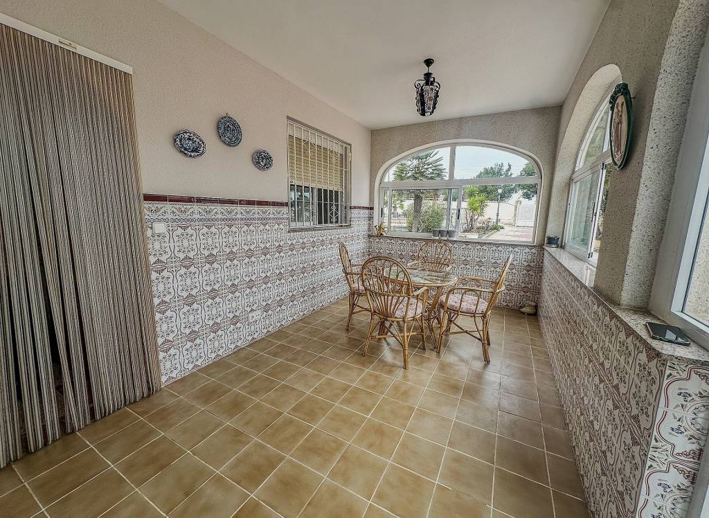 Resale - Villa - Sax