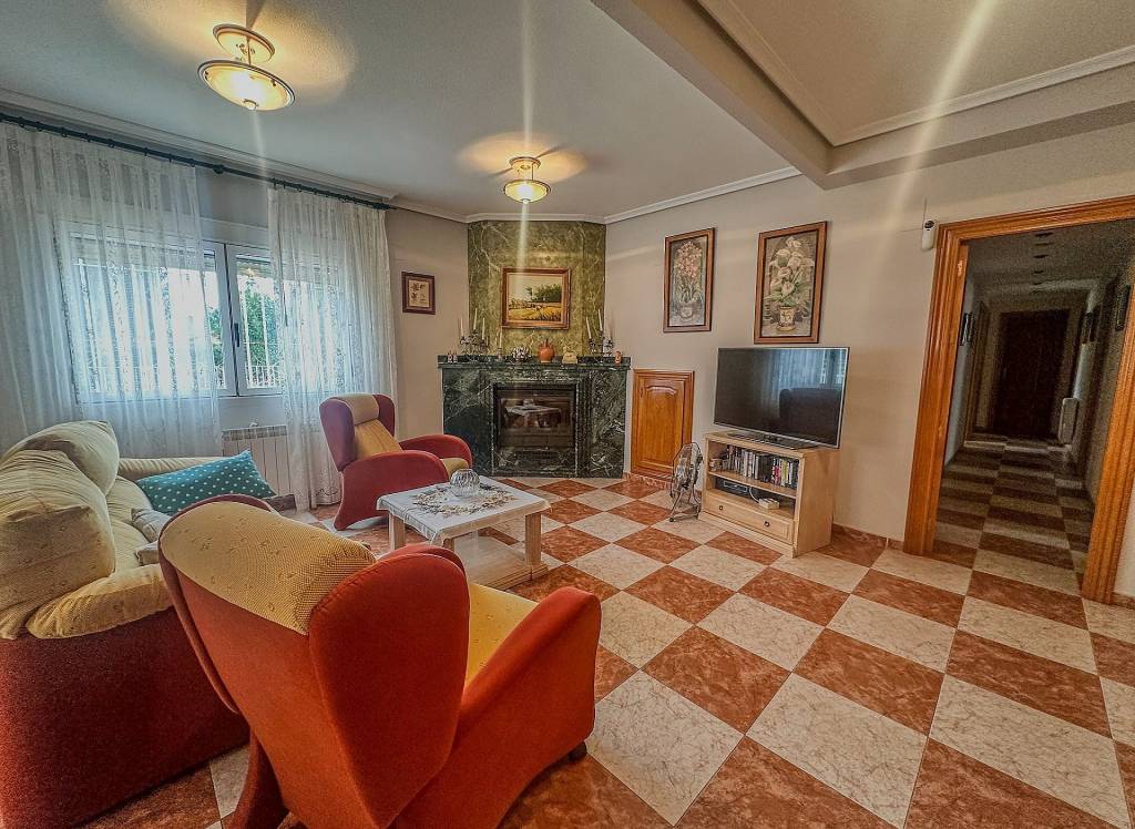 Resale - Villa - Sax