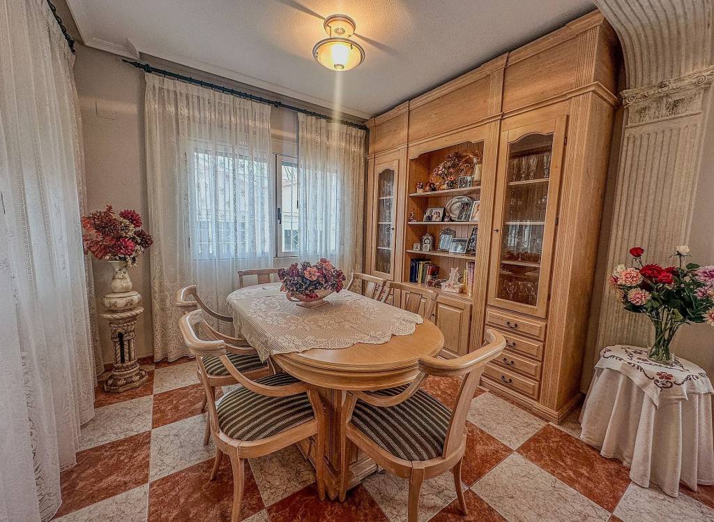 Resale - Villa - Sax