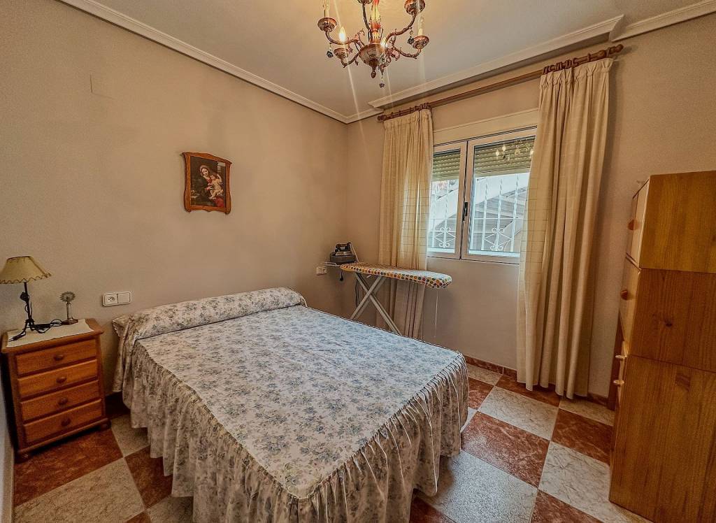 Resale - Villa - Sax