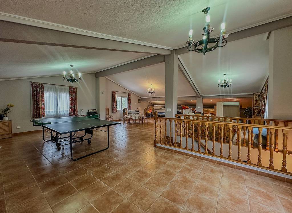 Resale - Villa - Sax