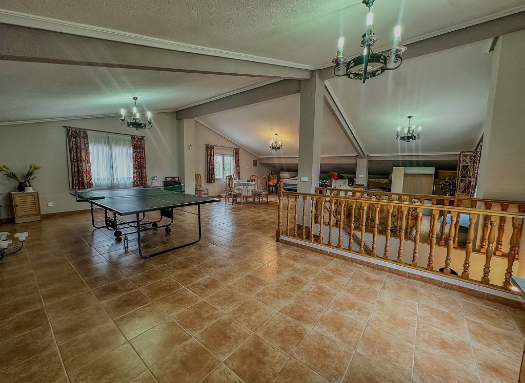 Resale - Villa - Sax