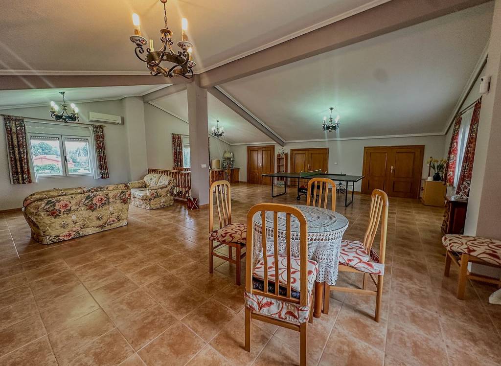 Resale - Villa - Sax