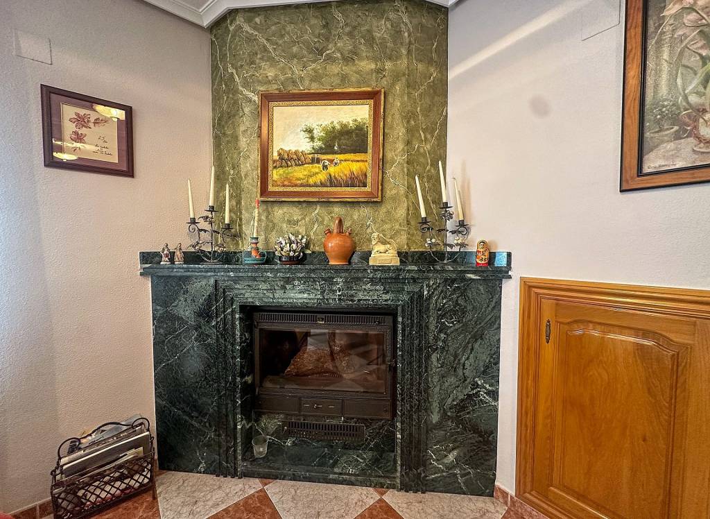 Resale - Villa - Sax