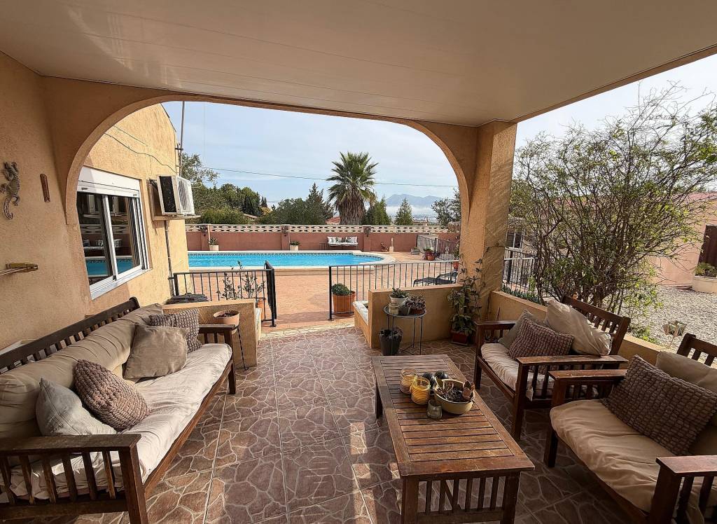 Resale - Villa - Sax