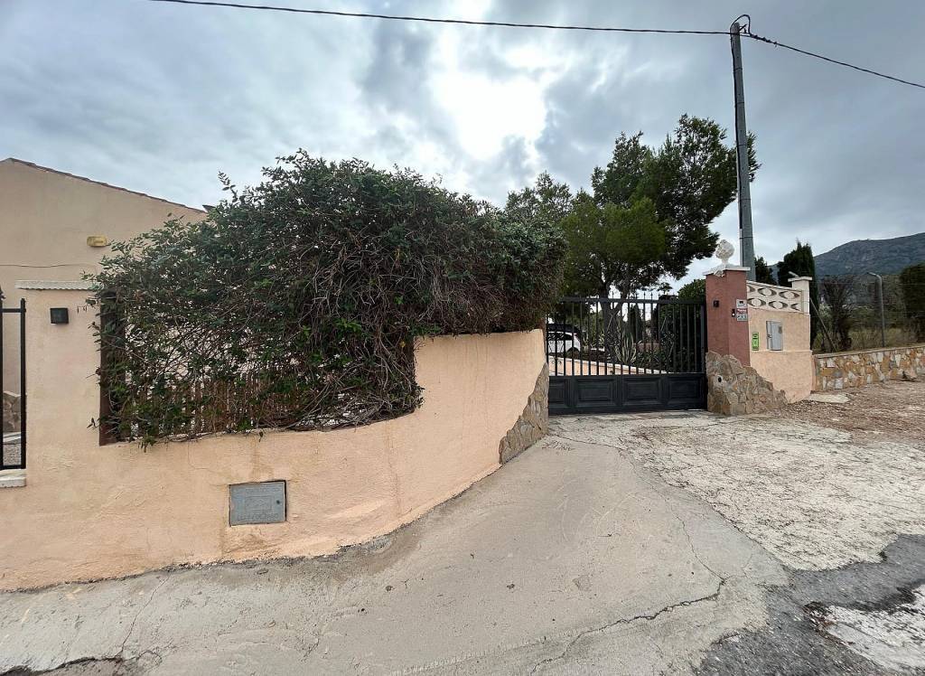 Resale - Villa - Sax