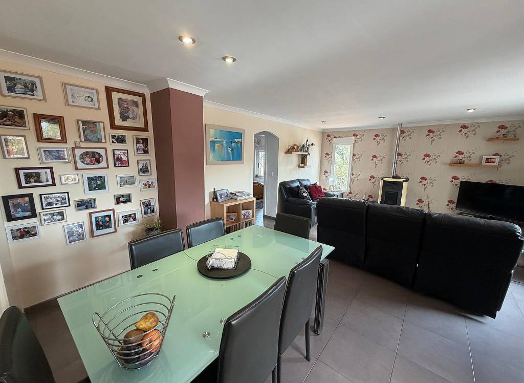 Resale - Villa - Sax