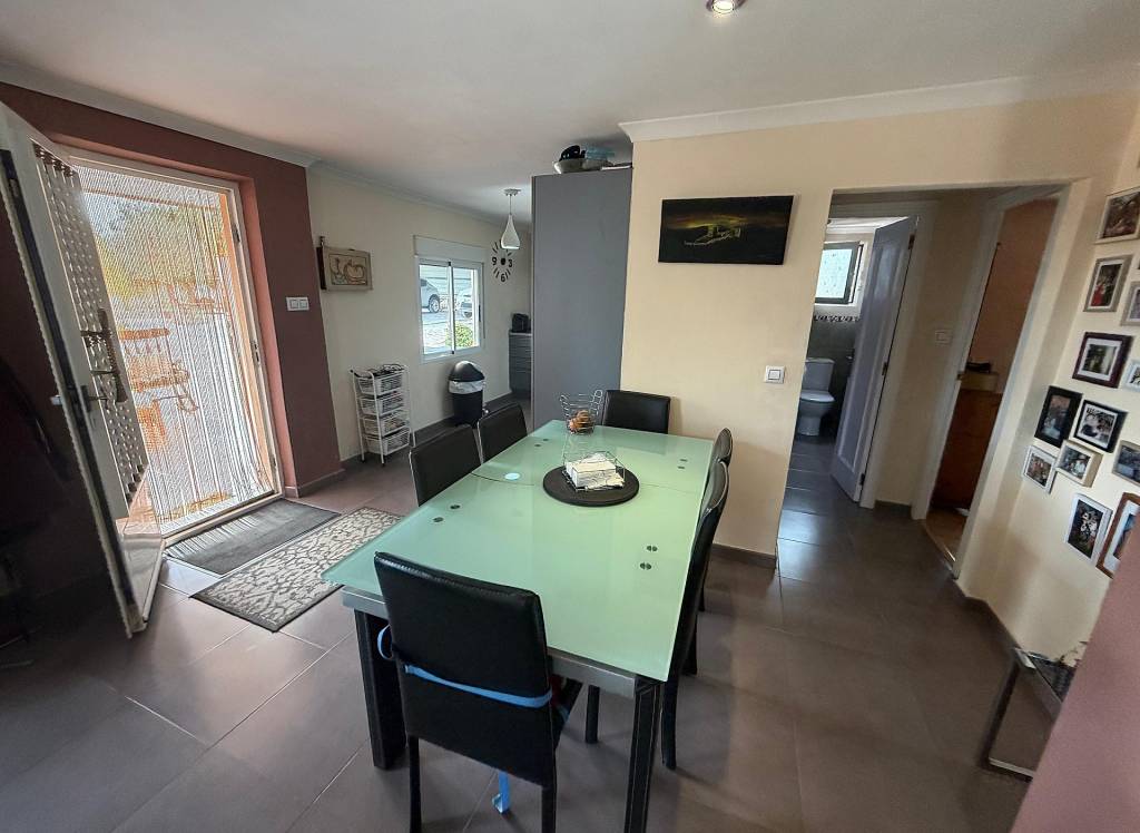 Resale - Villa - Sax