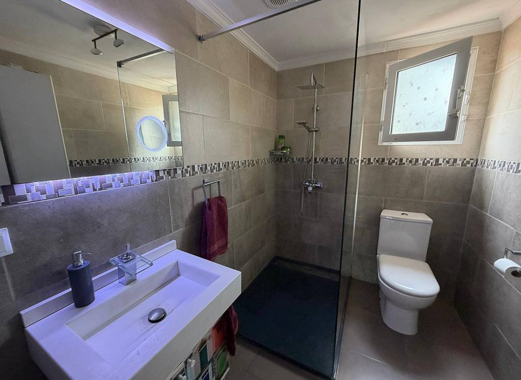 Resale - Villa - Sax