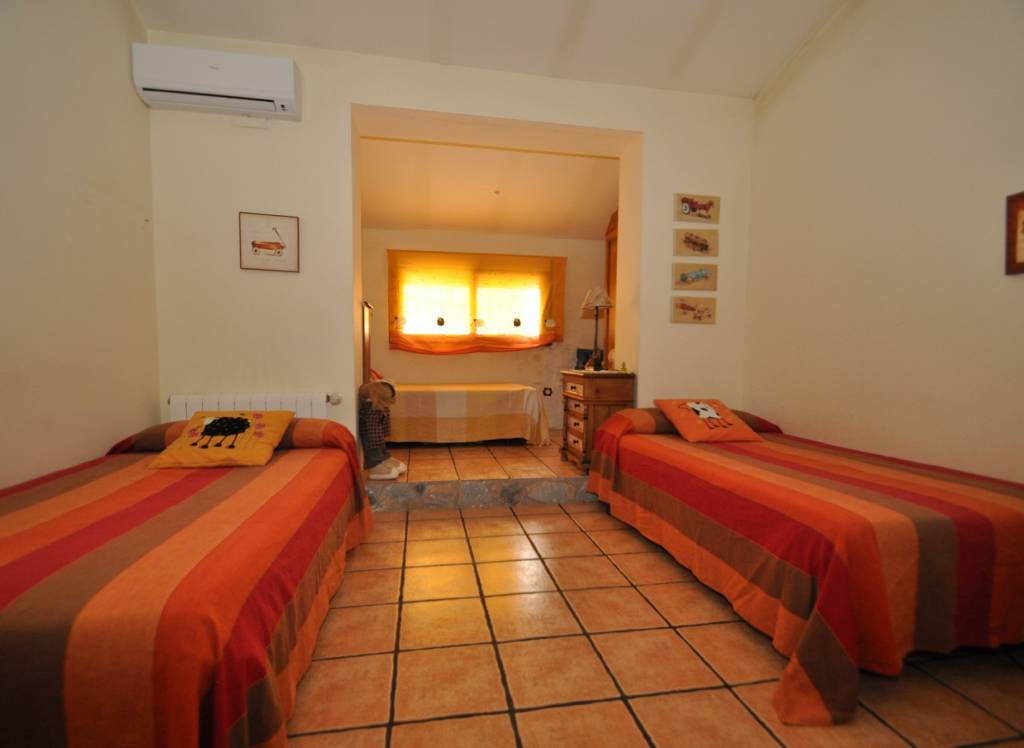 Resale - Village House - Chinorlet - Urban location