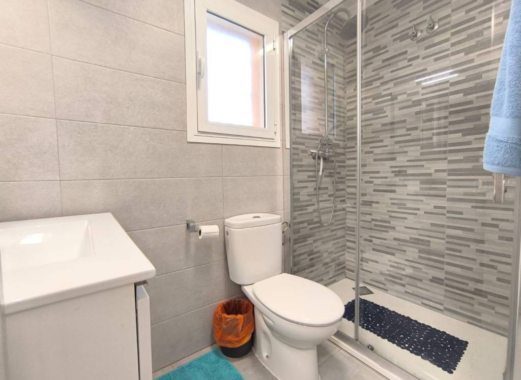 Venta - Villa - El Raso - Urban location