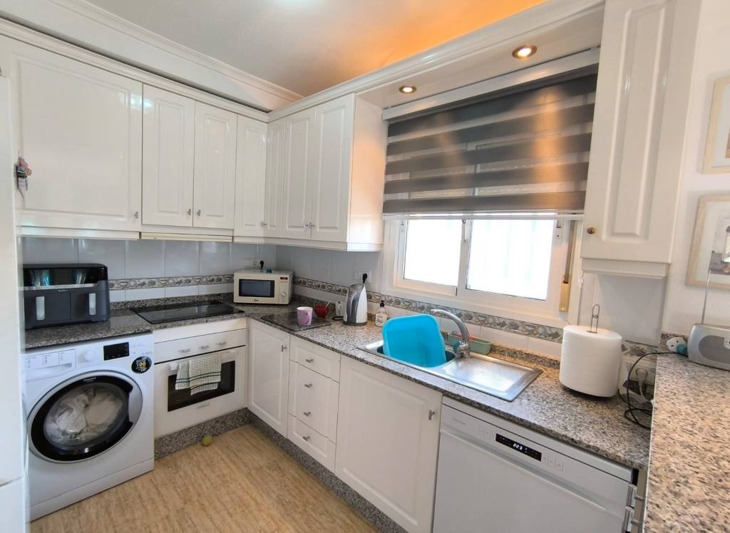 Venta - Villa - El Raso - Urban location