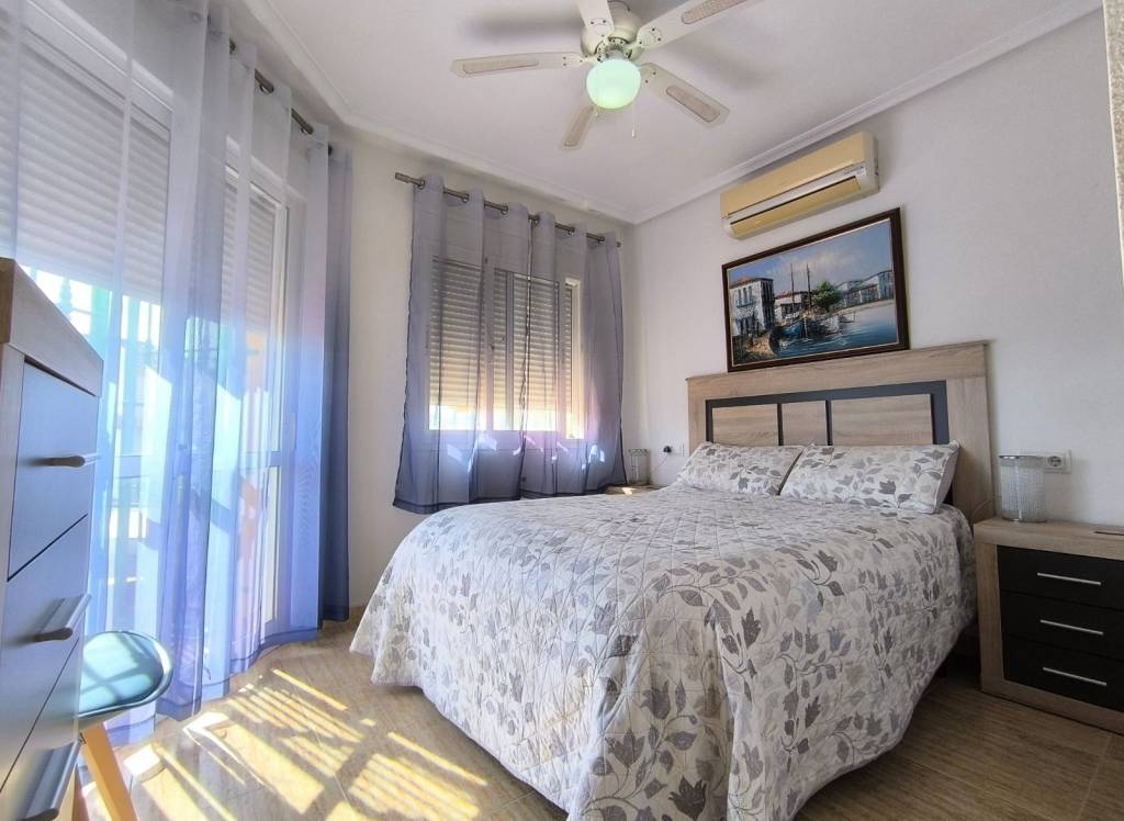 Venta - Villa - El Raso - Urban location