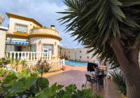 Venta - Villa - El Raso - Urban location