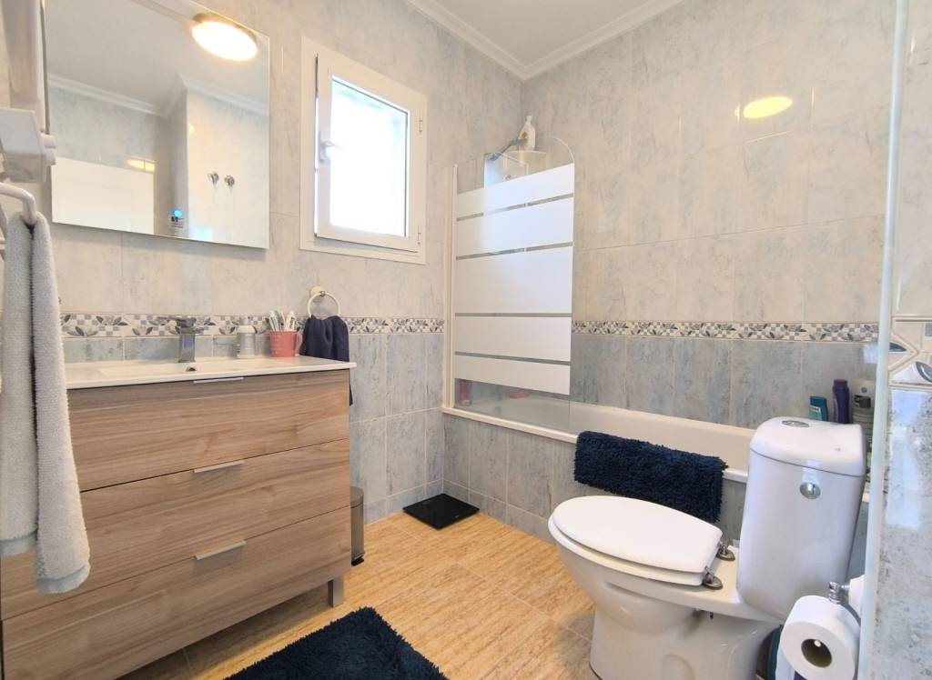 Venta - Villa - El Raso - Urban location