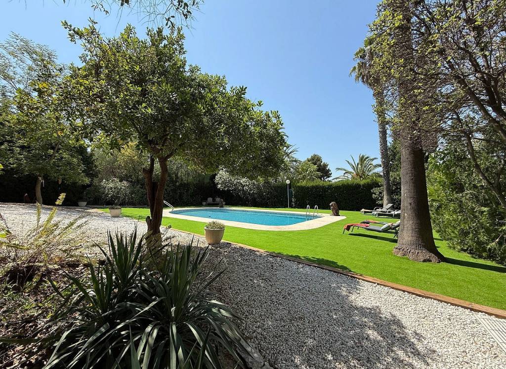 Venta - Villa - Petrer