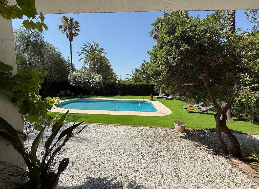 Venta - Villa - Petrer