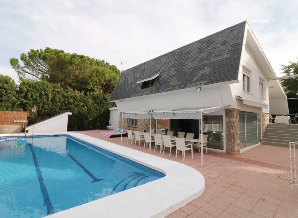 Venta - Villa - Petrer