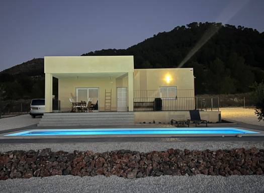 Villa - Nueva construcción  - Pinoso - Rural location